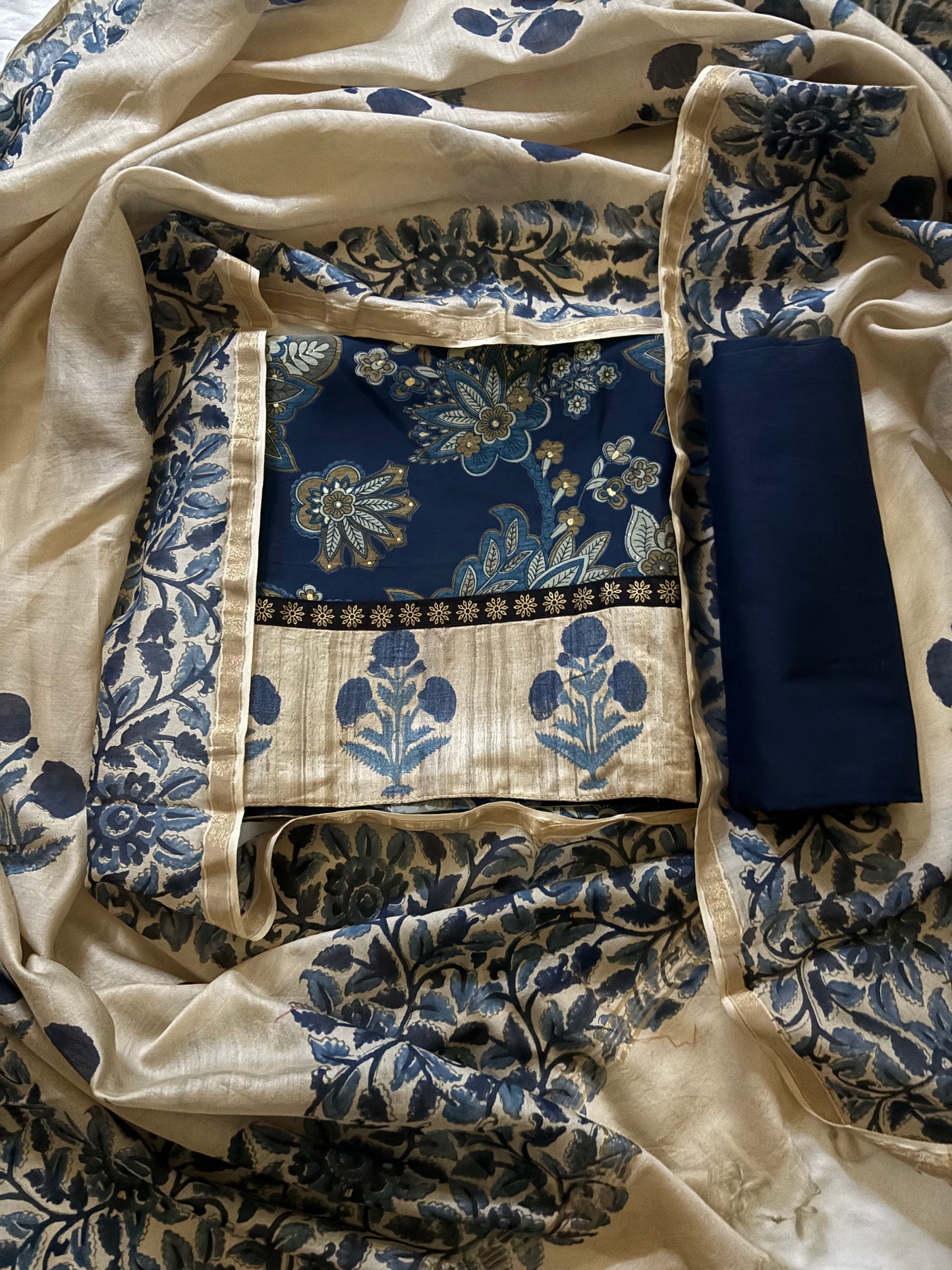 Blue dabu print suit